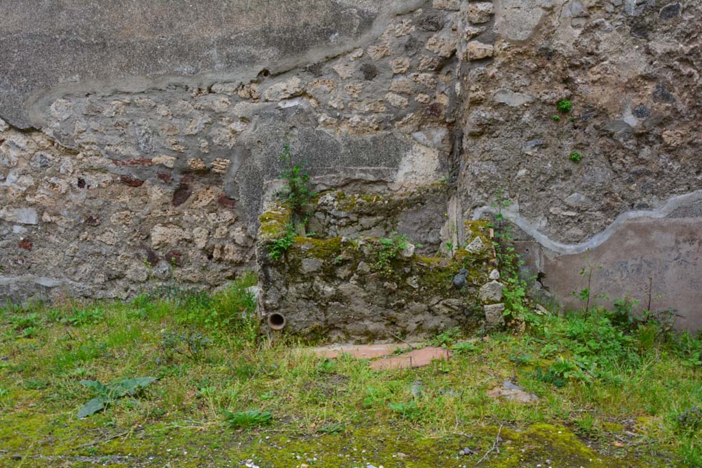 IX.5.6 Pompeii. March 2017. Room u, masonry basin against west wall of garden area. 
Foto Christian Beck, ERC Grant 681269 DÉCOR.
