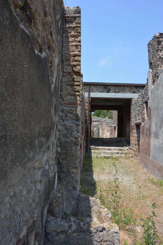 IX.5.6 Pompeii. May 2017. 
Room u, looking north towards room n from near masonry basin, on west side of garden area.
Foto Christian Beck, ERC Grant 681269 DÉCOR.
