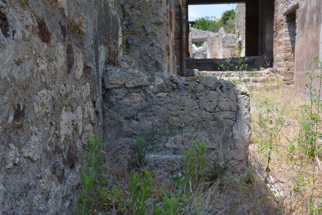 IX.5.6 Pompeii. May 2017. Room u, looking north towards masonry basin, on west side of garden area.   
Foto Christian Beck, ERC Grant 681269 DÉCOR.
