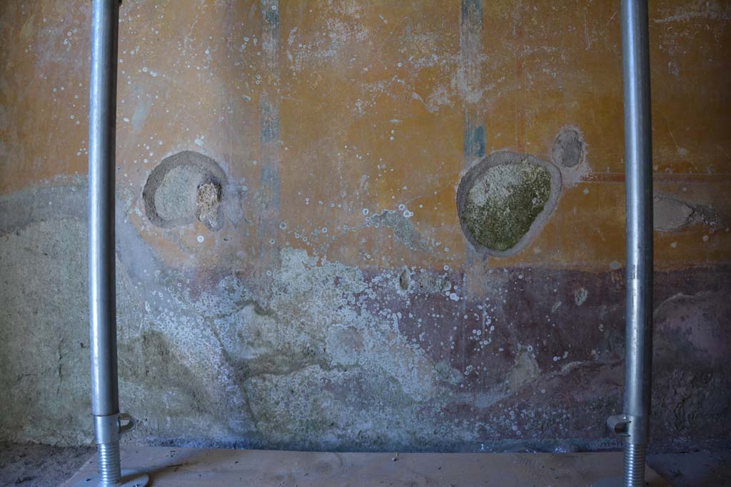 IX.5.6 Pompeii. May 2017. Room h, lower south wall. 
Foto Christian Beck, ERC Grant 681269 DCOR.
