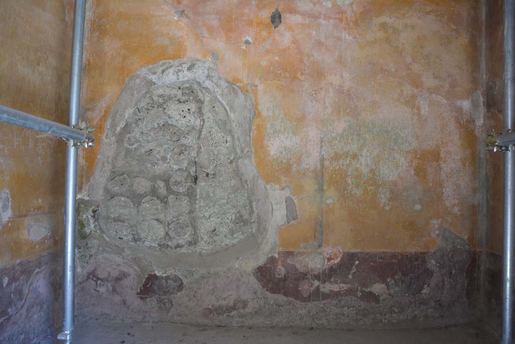 IX.5.6 Pompeii. May 2017. Room h, lower west wall, with hole made by tunnellers.  
Foto Christian Beck, ERC Grant 681269 DCOR.
According to PPM 
The central painting (0.34 x 0.34) showed a sitting Pan with a crown of pine, leather skin on his back and pedum in his left hand, about to discover a sleeping Maenad, next to whom lie the thyrsus and a tambourine.
See Carratelli, G. P., 1990-2003. Pompei: Pitture e Mosaici. Roma: Istituto della enciclopedia italiana, (p.435).
According to Sogliano - On the west wall was a painting of Pan discovering a Bacchante.
See Sogliano, A., 1879. Le pitture murali campane scoverte negli anni 1867-79. Napoli: Giannini. (p.44, no.195).

