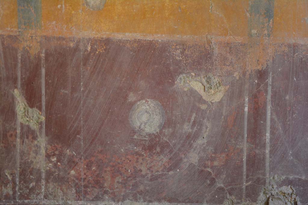 IX.5.6 Pompeii. May 2017. Room h, north wall, detail of painting of plate on zoccolo in centre.
Foto Christian Beck, ERC Grant 681269 DCOR.
