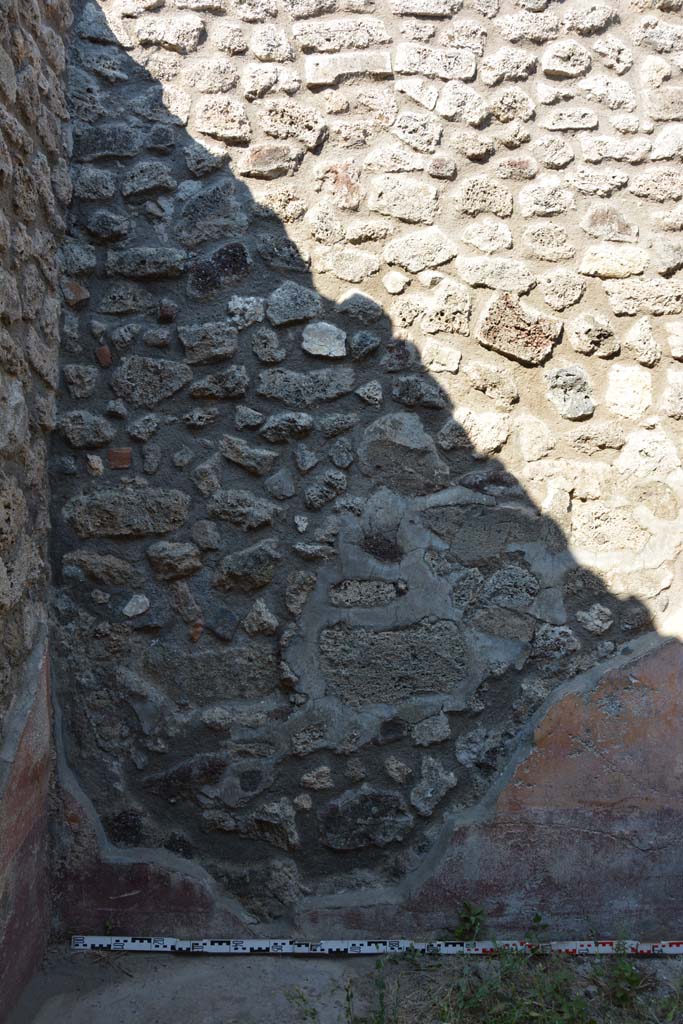 IX.5.6 Pompeii. May 2017. Room f, east wall at north end. 
Foto Christian Beck, ERC Grant 681269 DCOR.

