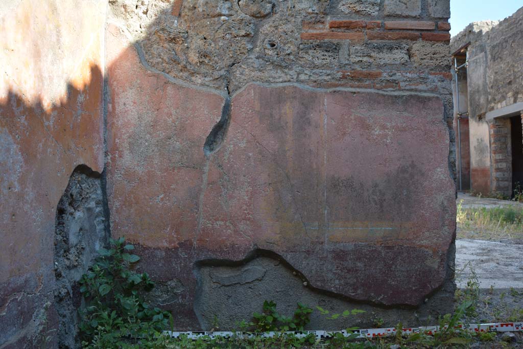 IX.5.6 Pompeii. May 2017. Room f, detail from lower south wall in south-east corner. 
Foto Christian Beck, ERC Grant 681269 DCOR.

