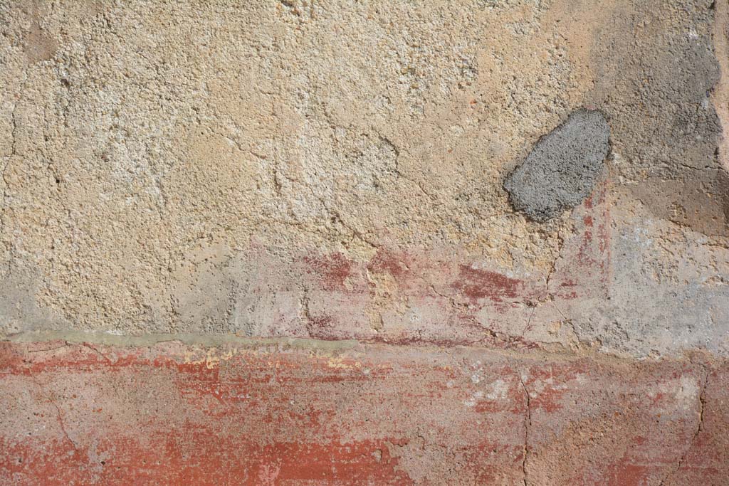 IX.5.6 Pompeii. May 2017. East ala e, south wall, detail of remains of painted compartment above zoccolo. 
Foto Christian Beck, ERC Grant 681269 DCOR.

