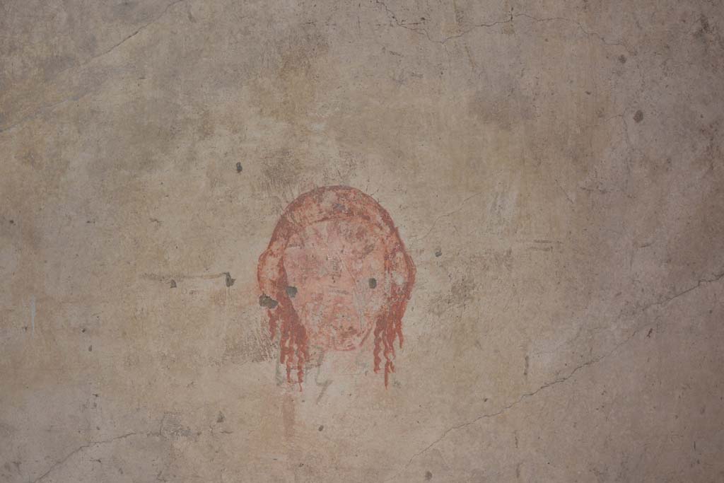 IX.5.6 Pompeii. May 2017. Room k, east wall towards north end, painted female mask with a white band in her red hair.
Foto Christian Beck, ERC Grant 681269 DCOR.
