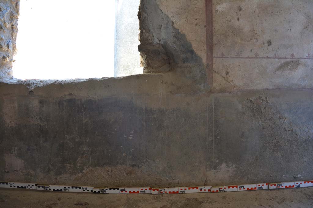 IX.5.6 Pompeii. May 2017. Room l (L), south wall, detail of zoccolo below window. 
Foto Christian Beck, ERC Grant 681269 DCOR.

