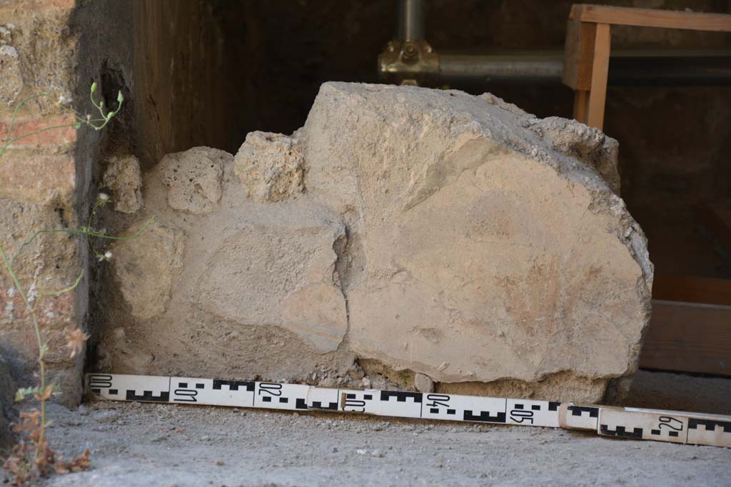 IX.5.6 Pompeii. May 2017. Room l (L), detail of feature on west side of doorway to steps. 
Foto Christian Beck, ERC Grant 681269 DCOR.
