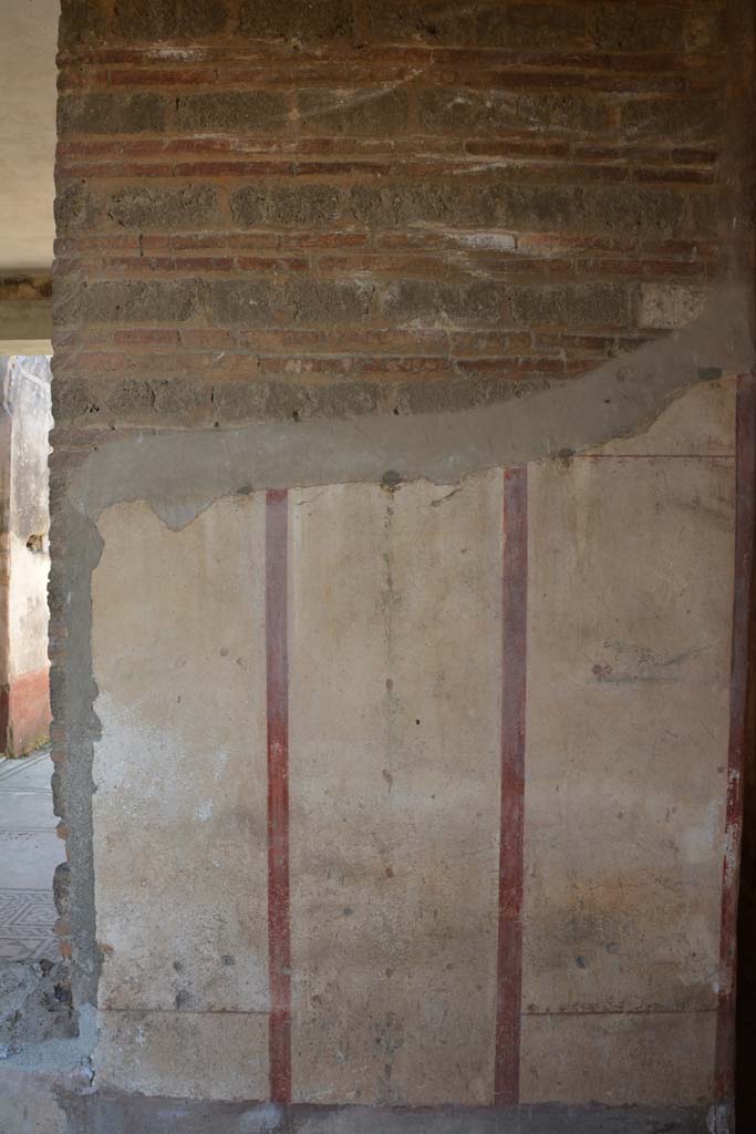 IX.5.6 Pompeii. May 2017. 
Room l (L), north wall at east end, with window into tablinum, on left. 
Foto Christian Beck, ERC Grant 681269 DCOR.
