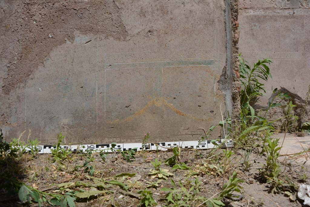 IX.5.6 Pompeii. May 2017. Room a, looking towards east wall.
Foto Christian Beck, ERC Grant 681269 DÉCOR.
According to PPM –
The zoccolo would have been painted black. 
The middle zone of the wall was painted viola and showed panels divided vertically by candelabra and separated by a narrow compartment. 
See Carratelli, G. P., 1990-2003. Pompei: Pitture e Mosaici. IX. (9). Roma: Istituto della enciclopedia italiana, (p.408).

