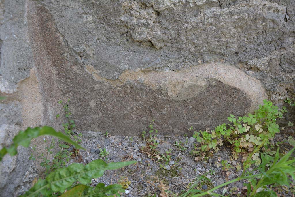 IX.5.7 Pompeii. May 2017. Detail of remaining plaster on north wall on base of steps.
Foto Christian Beck, ERC Grant 681269 DÉCOR.
