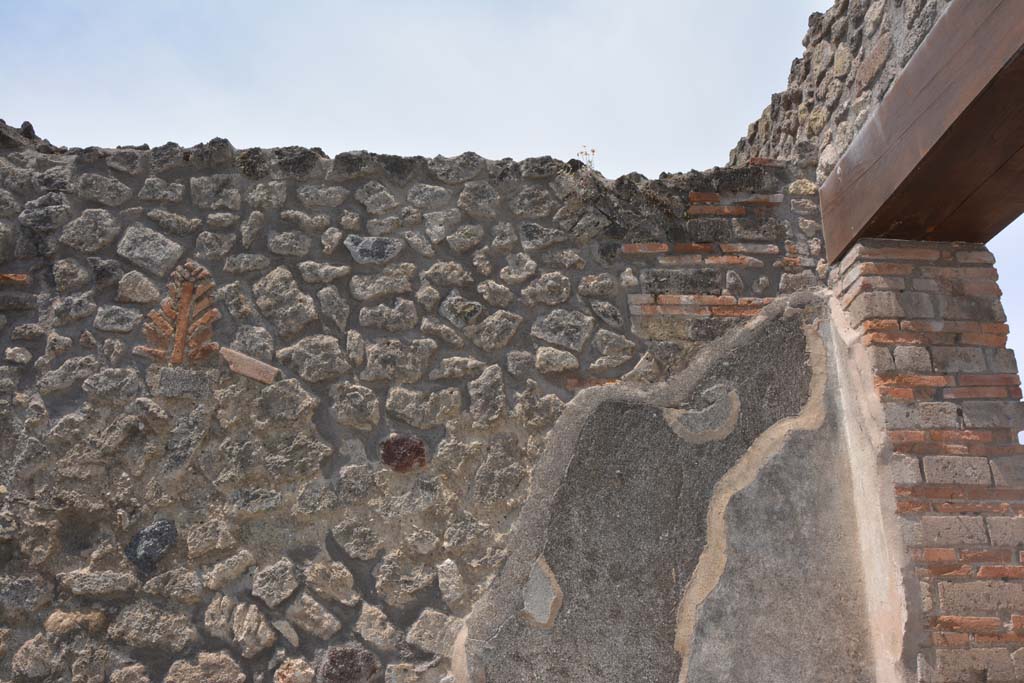 IX.5.7 Pompeii. May 2017. Upper west wall at north end. 
Foto Christian Beck, ERC Grant 681269 DÉCOR.

