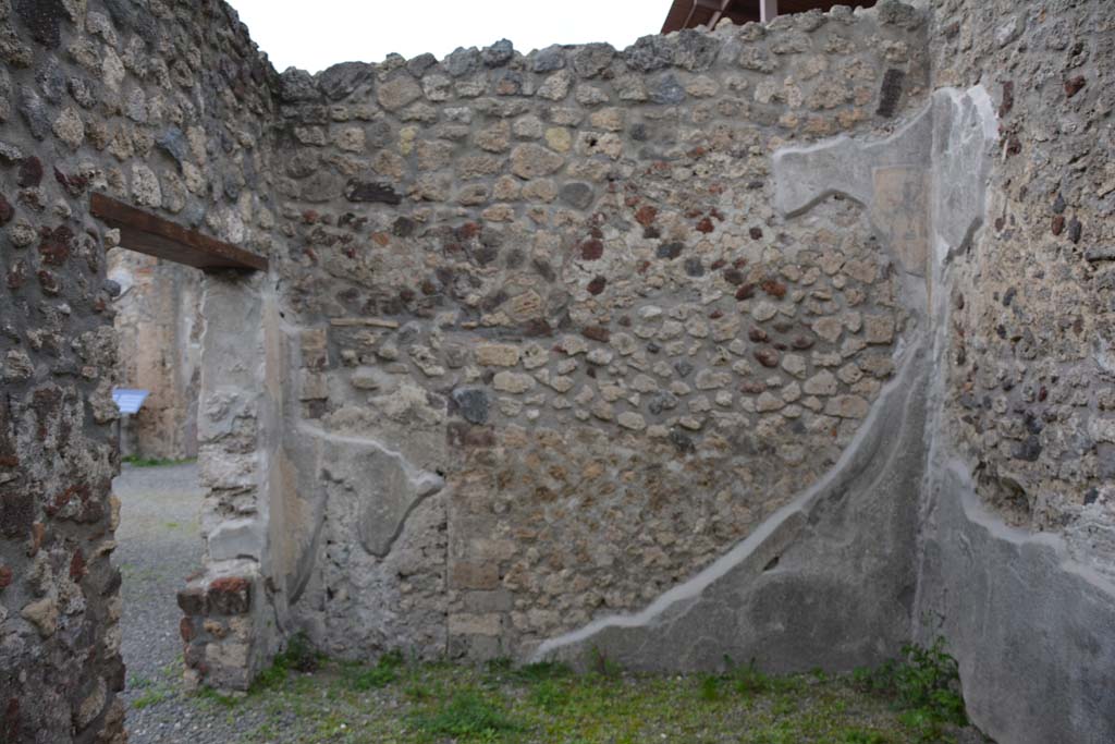 IX.5.9 Pompeii. March 2017. Room m, looking towards north-west corner with doorway to east portico, and north wall.
Foto Christian Beck, ERC Grant 681269 DCOR.
