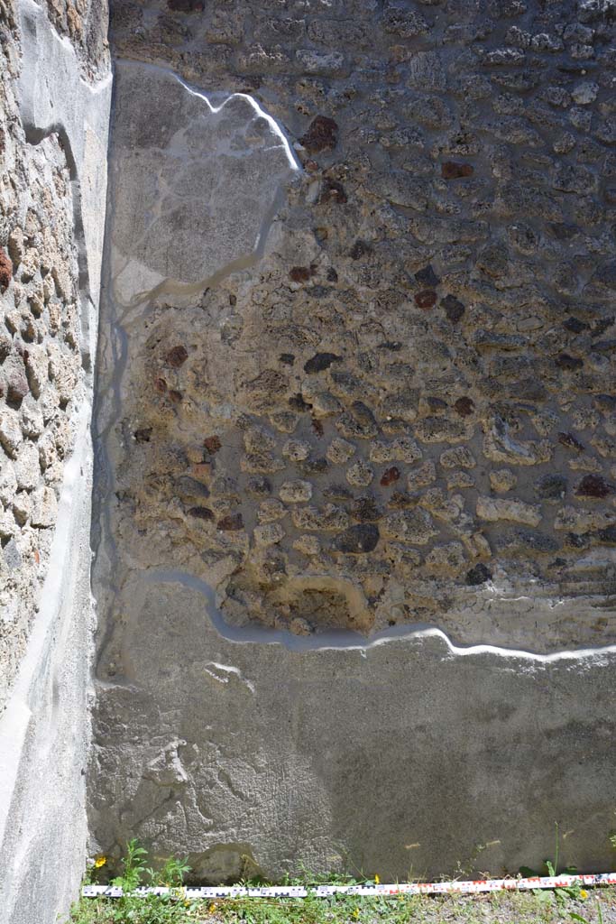 IX.5.9 Pompeii. May 2017. Room m, east wall at north end.
Foto Christian Beck, ERC Grant 681269 DCOR.

