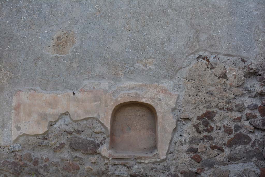 IX.5.9 Pompeii. May 2017. Room n, niche on north wall.
Foto Christian Beck, ERC Grant 681269 DCOR.
