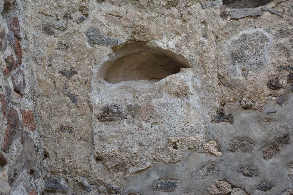IX.5.9 Pompeii. May 2017. Room n, bricked-up niche in east wall.
Foto Christian Beck, ERC Grant 681269 DCOR.
