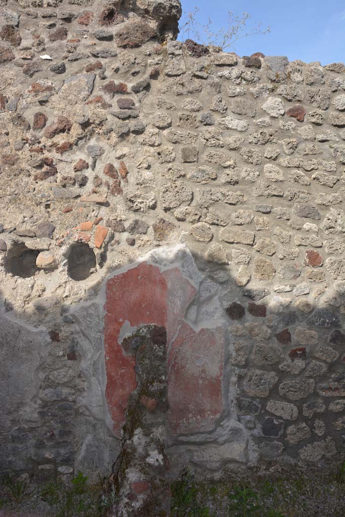 IX.5.9 Pompeii. May 2017. 
Room n/q, remains of painted east wall with other wall separating two rooms.
Foto Christian Beck, ERC Grant 681269 DCOR.
