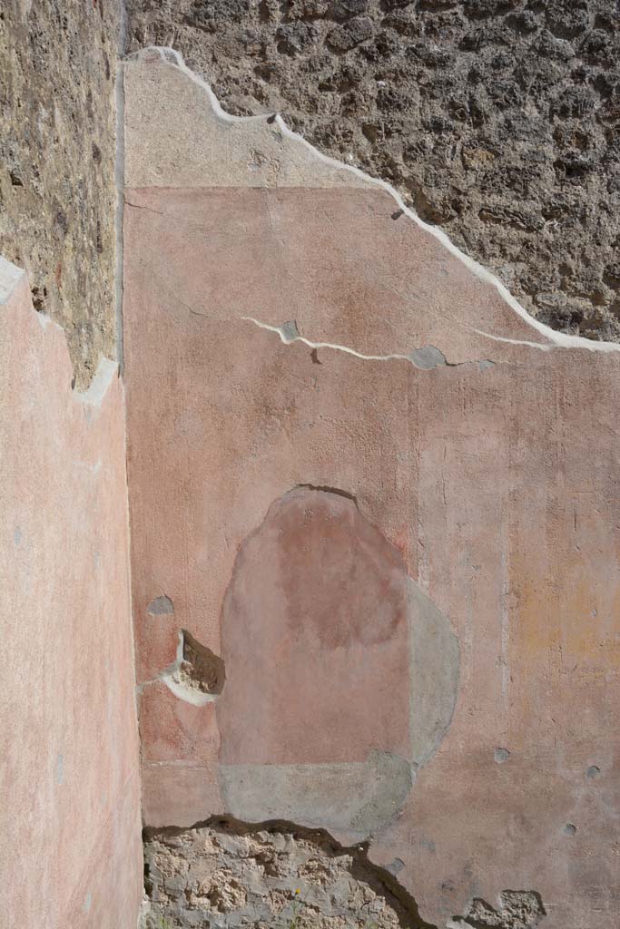 IX.5.9 Pompeii. May 2017. Room g, south wall at east end.
Foto Christian Beck, ERC Grant 681269 DCOR.
