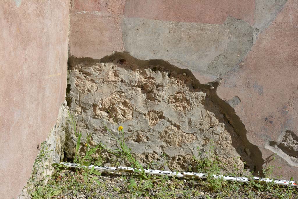 IX.5.9 Pompeii. May 2017. Room g, lower south wall in south-east corner.
Foto Christian Beck, ERC Grant 681269 DCOR.

