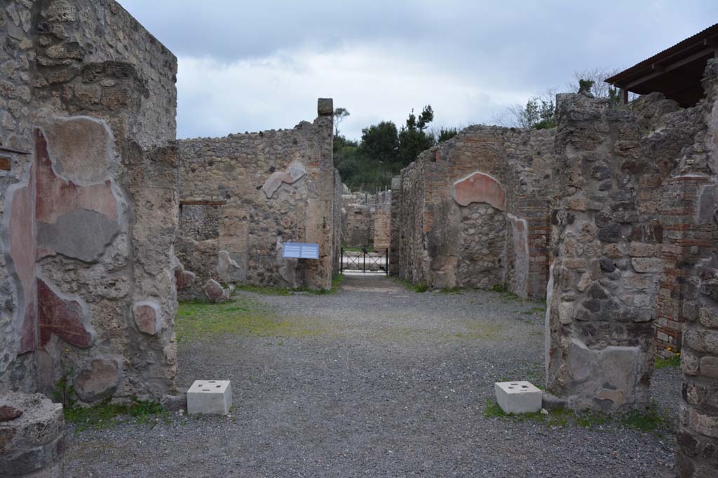 IX.5.9 Pompeii. March 2017. Room i, looking north towards atrium b and entrance doorway from north portico.
Foto Christian Beck, ERC Grant 681269 DCOR.

