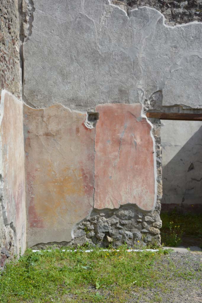 IX.5.9 Pompeii. May 2017. 
Room i, south wall in south-east corner, on east side of doorway to room o.
Foto Christian Beck, ERC Grant 681269 DCOR.
