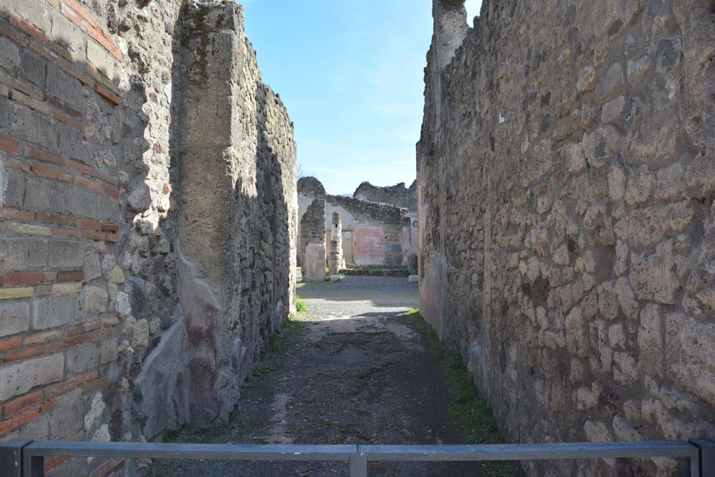 IX.5.9 Pompeii. September 2017. Looking south along entrance corridor to atrium.
Photo courtesy of Klaus Heese.
