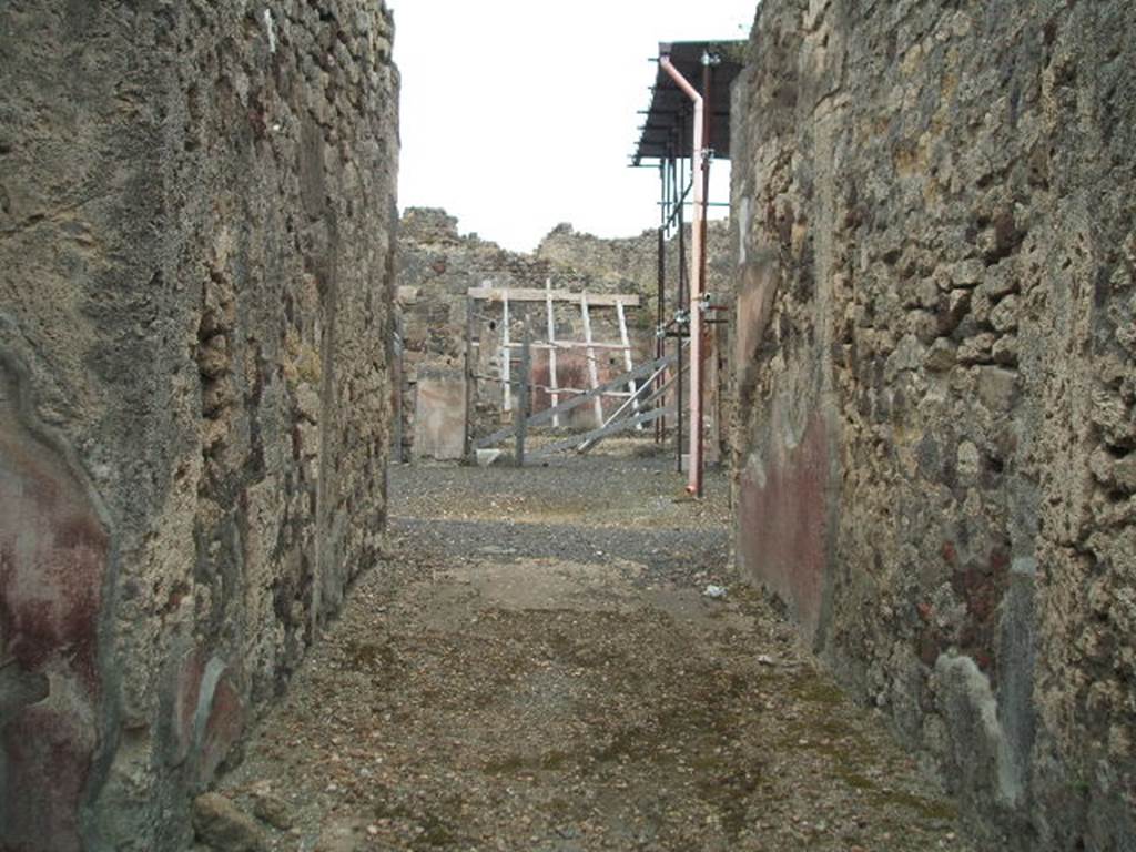 IX.5.9 Pompeii. March 2017. Room “a”, looking south along upper west wall.
Foto Christian Beck, ERC Grant 681269 DÉCOR.
