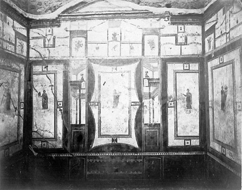 IX.5.11 Pompeii. Old photo. Room 6, oecus, west wall. 
The muses Melpomene holding a tragic mask, Erato holding a kithara and Calliope holding a flute.
DAIR 32.1689. Photo © Deutsches Archäologisches Institut, Abteilung Rom, Arkiv. 
See Schefold, K., 1962. Vergessenes Pompeji. Bern: Francke. (Fig.135 [f]: Westwand)
