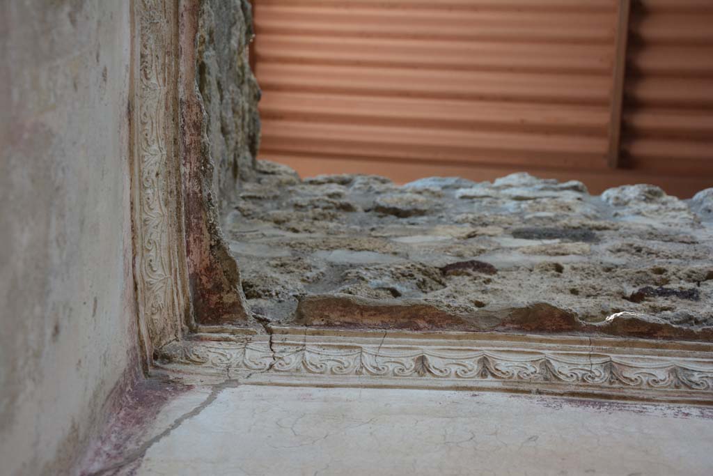 IX.5.11 Pompeii. May 2017. Room k, detail of cornice and part of ceiling in north-west corner on north wall.
Foto Christian Beck, ERC Grant 681269 DÉCOR.

