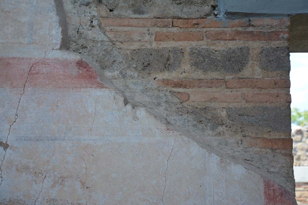 IX.5.11 Pompeii. May 2017. Room k, detail of carpet border painted decoration from upper panel on east end of north wall.
Foto Christian Beck, ERC Grant 681269 DÉCOR.

