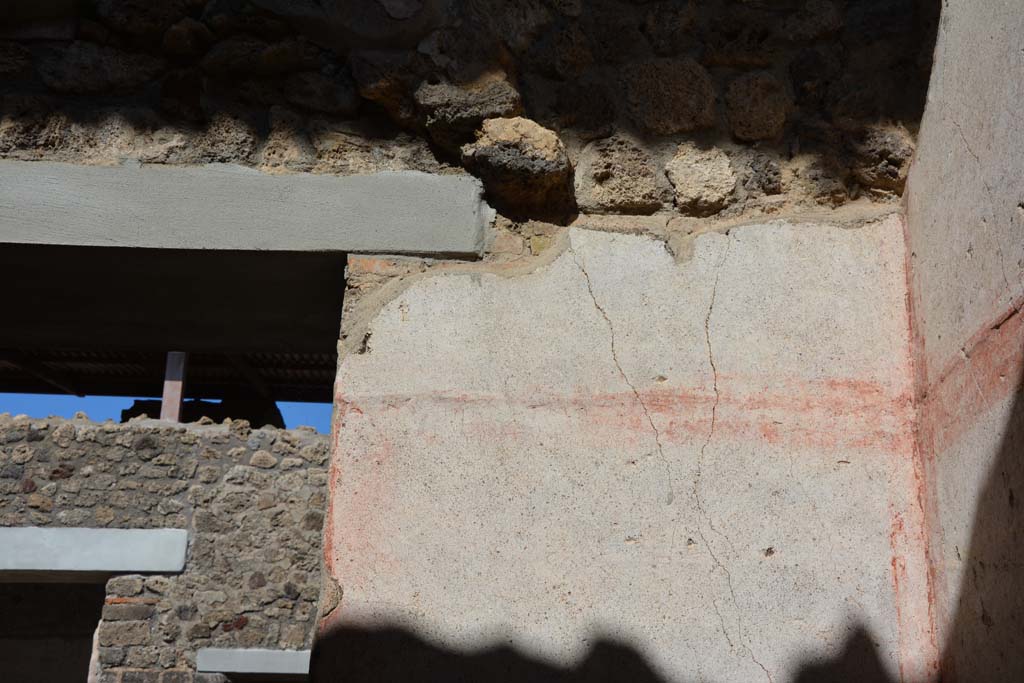 IX.5.11 Pompeii. May 2017. Room f, upper east wall in south-east corner.
Foto Christian Beck, ERC Grant 681269 DÉCOR.
