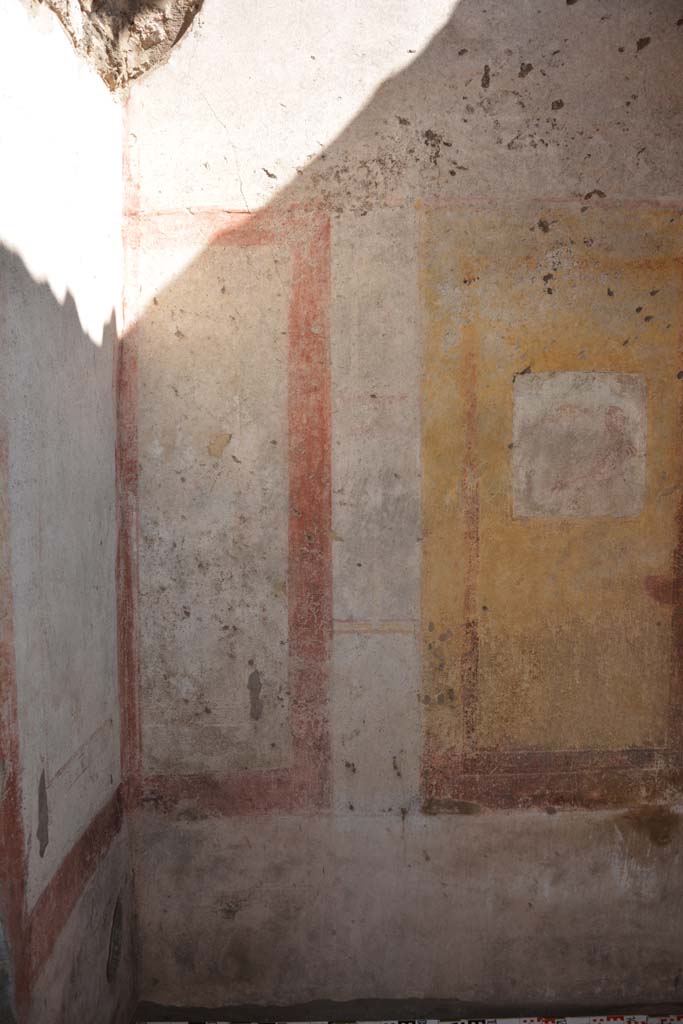 IX.5.11 Pompeii. May 2017. Room f, south wall at east end.
Foto Christian Beck, ERC Grant 681269 DÉCOR.
