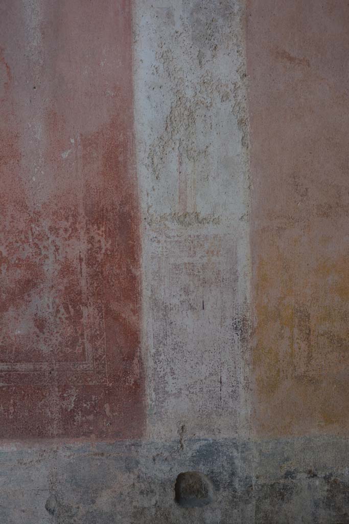 IX.5.11 Pompeii. May 2017. 
Room e, panel with remains of architectural view on east end of central panel on south wall. 
Foto Christian Beck, ERC Grant 681269 DÉCOR.
