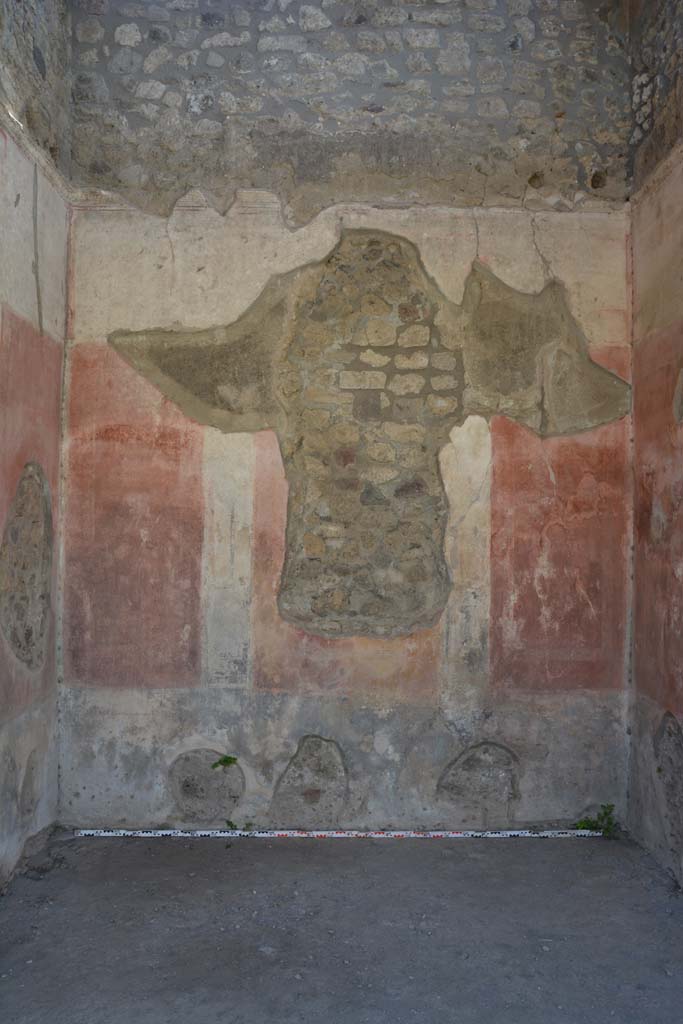 IX.5.11 Pompeii. May 2017. Room e, west wall. 
Foto Christian Beck, ERC Grant 681269 DÉCOR.

