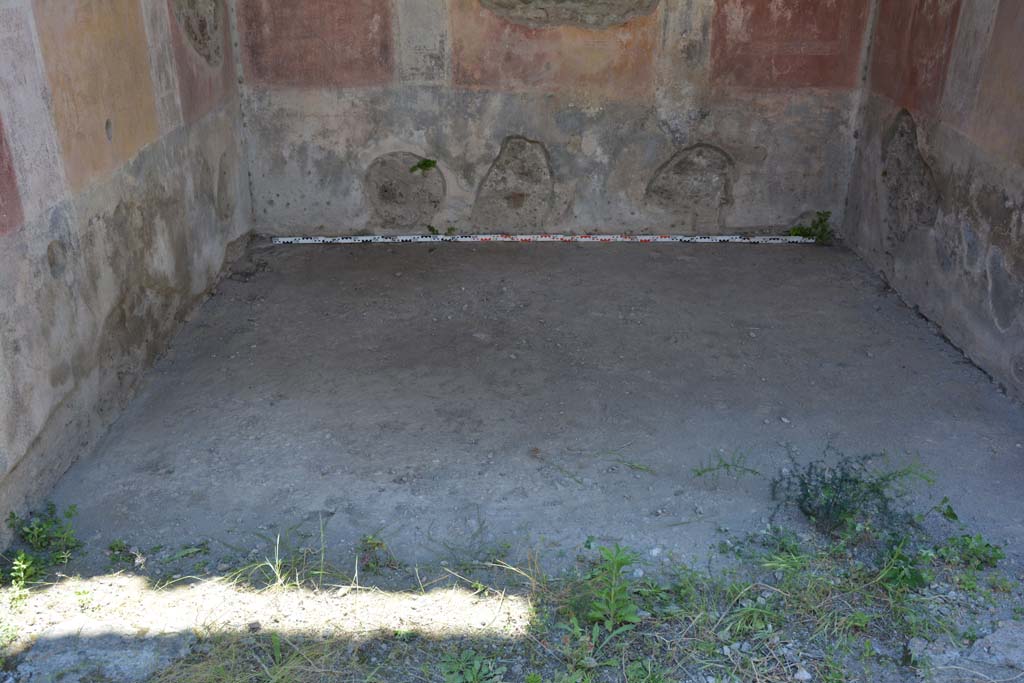 IX.5.11 Pompeii. May 2017. Room e, looking west across flooring. 
Foto Christian Beck, ERC Grant 681269 DÉCOR.
