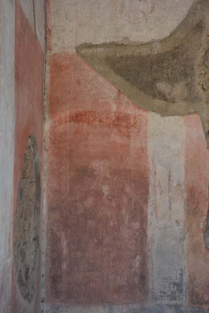 IX.5.11 Pompeii. May 2017. 
Room e, side red panel with painting of a flying cupid from west wall at south end.  
Foto Christian Beck, ERC Grant 681269 DÉCOR.
