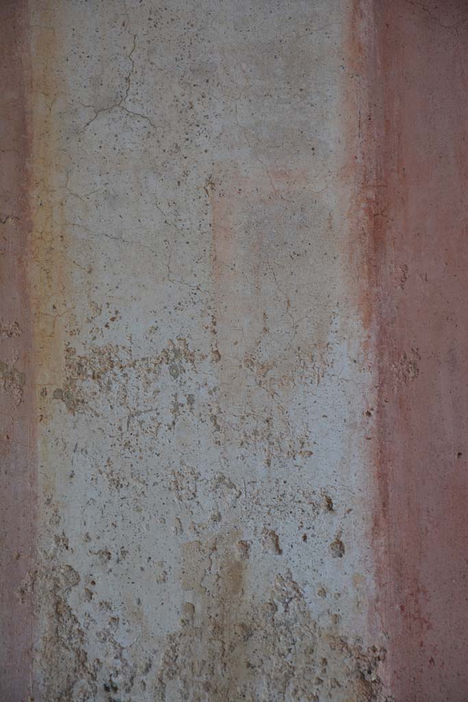 IX.5.11 Pompeii. May 2017. 
Room e, detail of remaining painted panel of architectural views on east side of central panel.  
Foto Christian Beck, ERC Grant 681269 DÉCOR.
