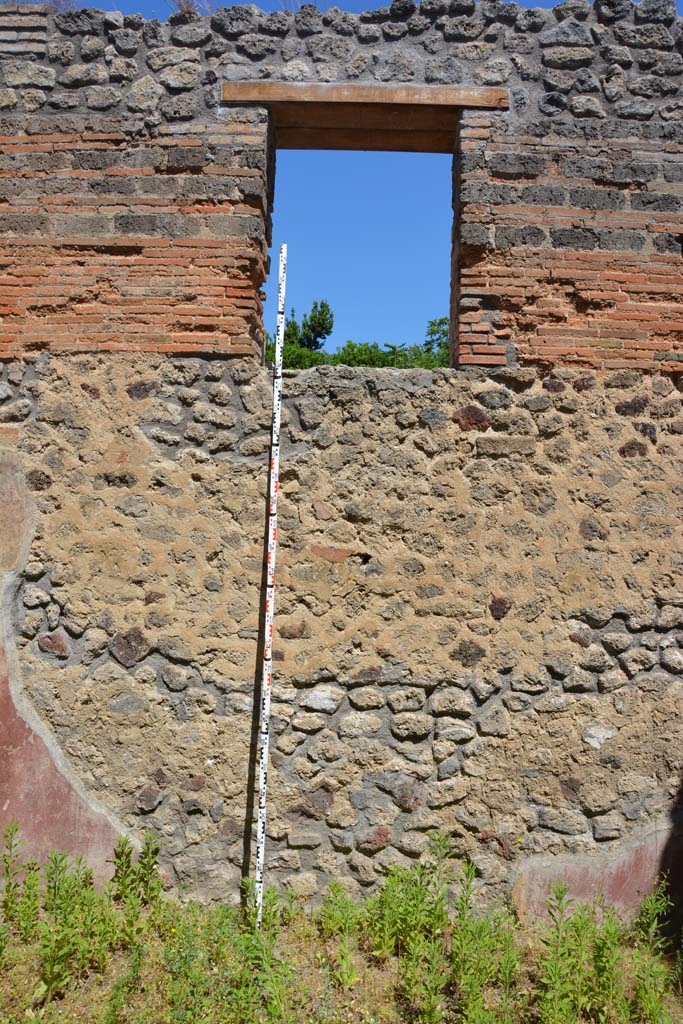 IX.5.11 Pompeii. May 2017. 
Room c, window in upper centre of north wall looking onto Via di Nola. 
Foto Christian Beck, ERC Grant 681269 DÉCOR
