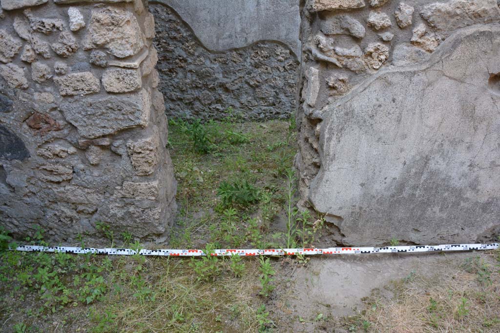 IX.5.11 Pompeii. May 2017. Room o, doorway in north wall to understairs area.
Foto Christian Beck, ERC Grant 681269 DÉCOR.
