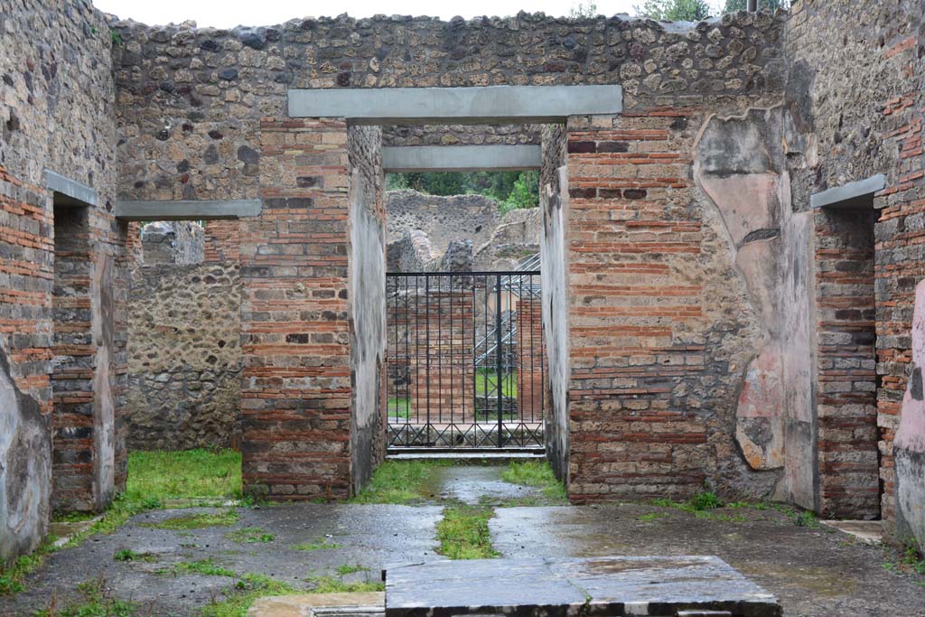 IX.5.11 Pompeii. March 2017. Atrium b, looking west across flooring at north end of atrium.  
Foto Christian Beck, ERC Grant 681269 DÉCOR.
