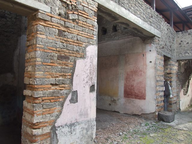 IX.5.11 Pompeii. December 2007. Room 6, south-west corner.  See Schefold, K., 1962. Vergessenes Pompeji. Bern: Francke. (Fig.132.2 [f]: Sudwand).  See Schefold, K., 1962. Vergessenes Pompeji. Bern: Francke. (Fig.135 [f]: Westwand)
