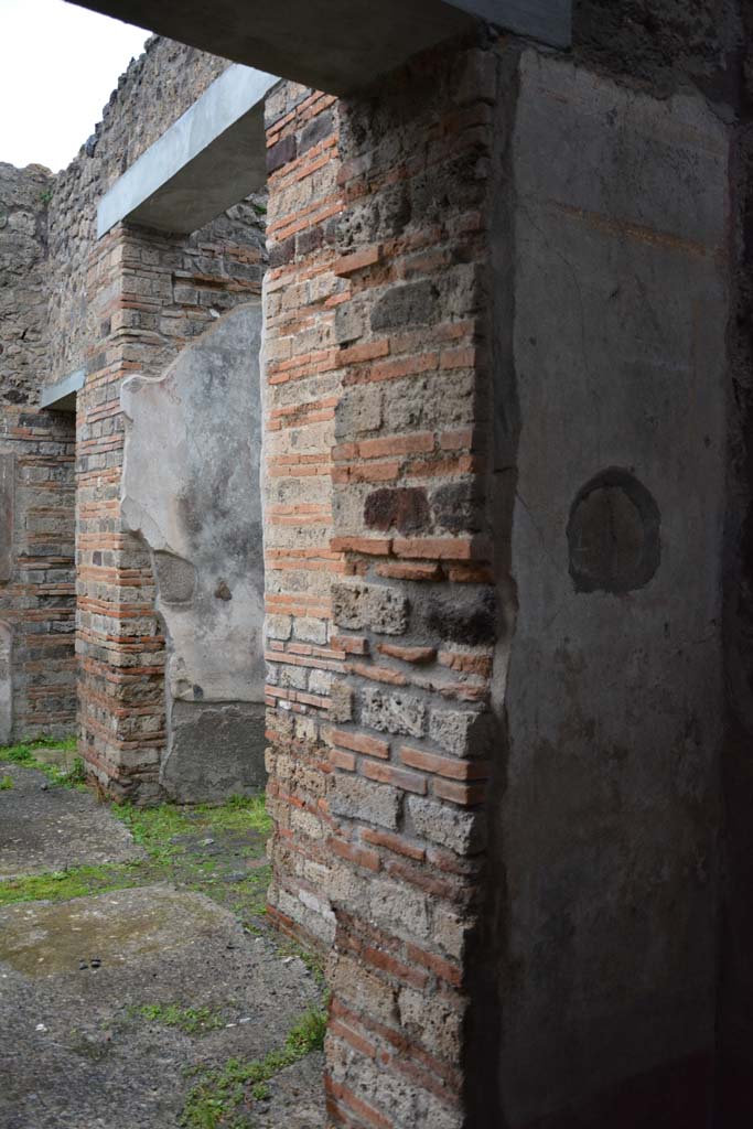 IX.5.11 Pompeii. March 2017. Room g, wall on north side of doorway at west end. 
Foto Christian Beck, ERC Grant 681269 DÉCOR.

