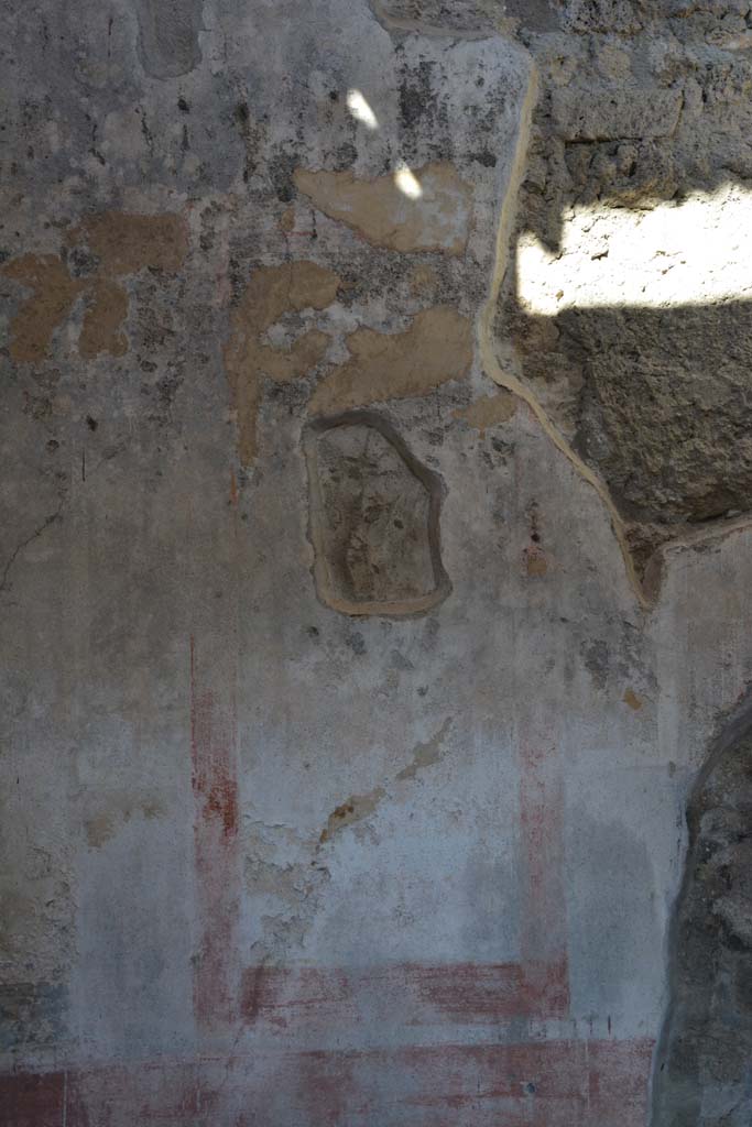 IX.5.11 Pompeii. May 2017. Room g, centre of east wall.
Foto Christian Beck, ERC Grant 681269 DÉCOR.
