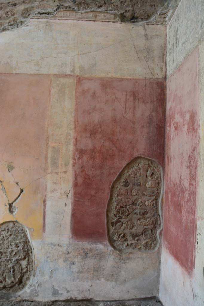 IX.5.11 Pompeii. March 2017. Room h, red painted east side panel on north wall.
Foto Christian Beck, ERC Grant 681269 DÉCOR.
