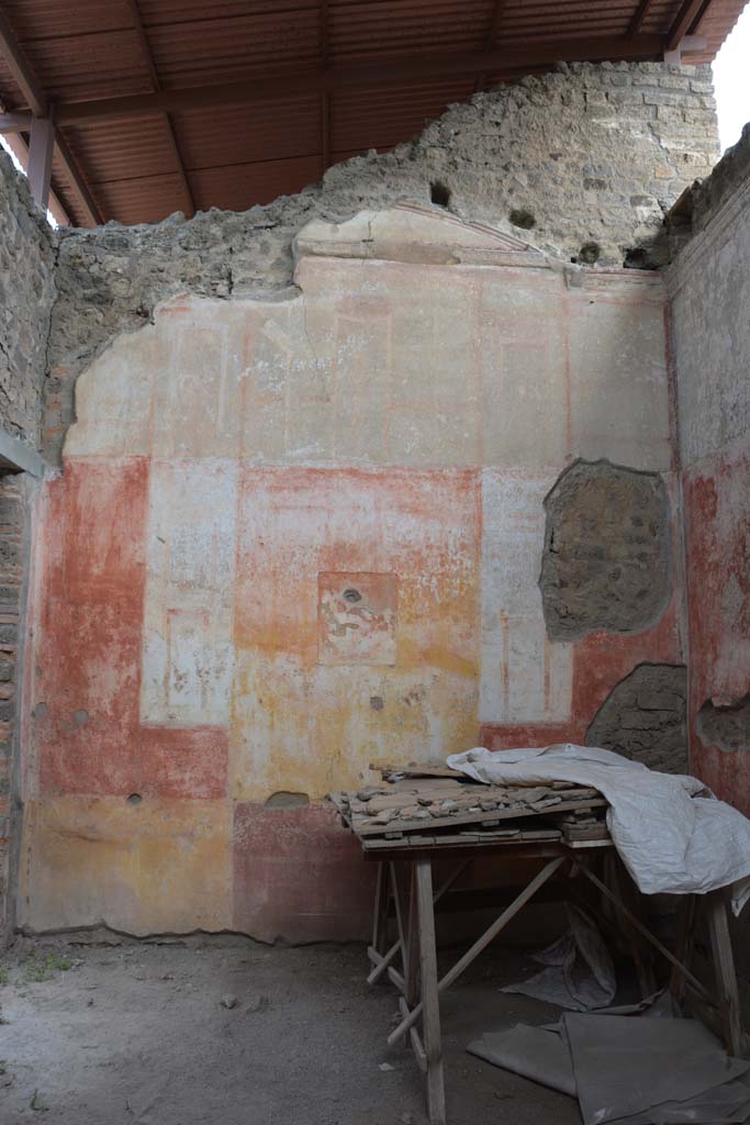 IX.5.11 Pompeii. May 2017. Room i, looking towards north wall of triclinium.
Foto Christian Beck, ERC Grant 681269 DÉCOR.

