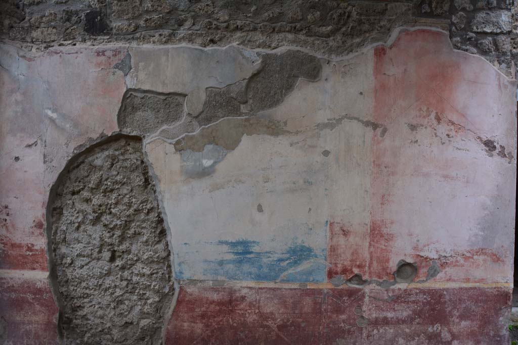IX.5.11 Pompeii. March 2017. 
Room l (L), detail of blue central panel on west wall and zoccolo below.
Foto Christian Beck, ERC Grant 681269 DÉCOR.
