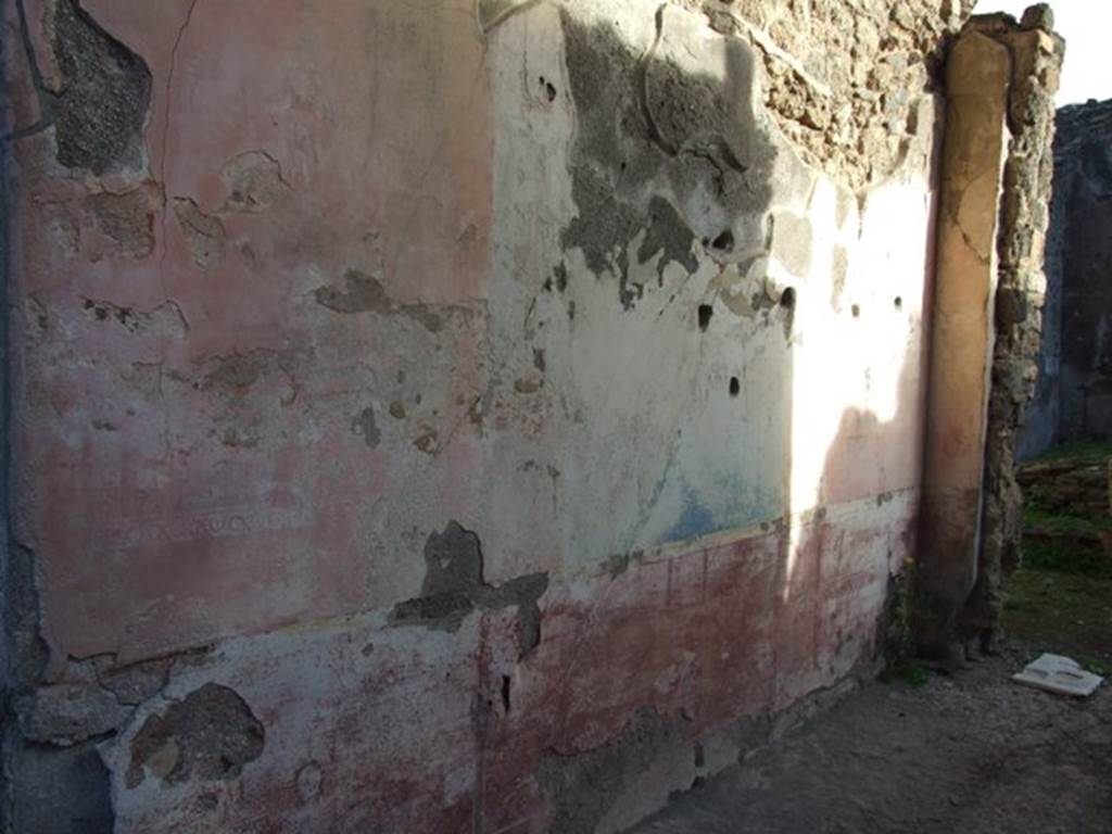 IX.5.11 Pompeii. December 2007. Room 5, east wall of tablinum. See Schefold, K., 1962. Vergessenes Pompeji. Bern: Francke. (Fig.132.4 ([e] mitte der Ostwand) and 133)
