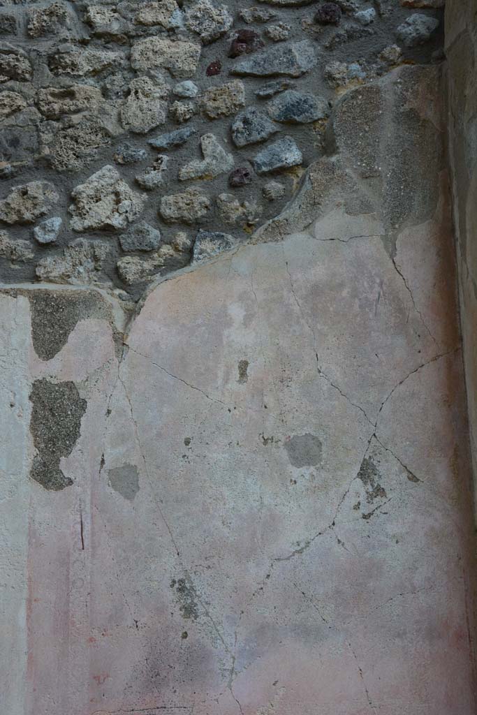 IX.5.11 Pompeii. March 2017. Room I (L), figure of warrior in panel at south end of east wall.
Foto Christian Beck, ERC Grant 681269 DÉCOR.
