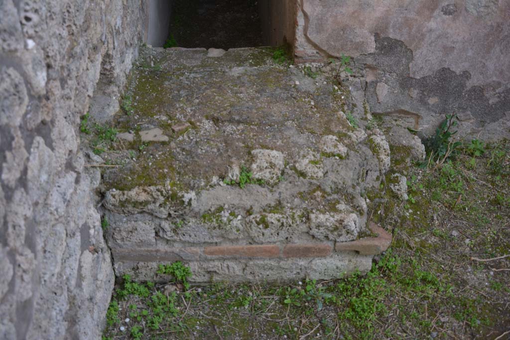 IX.5.12 Pompeii. March 2017. Looking south towards base of steps to upper floor.
Foto Christian Beck, ERC Grant 681269 DÉCOR.
