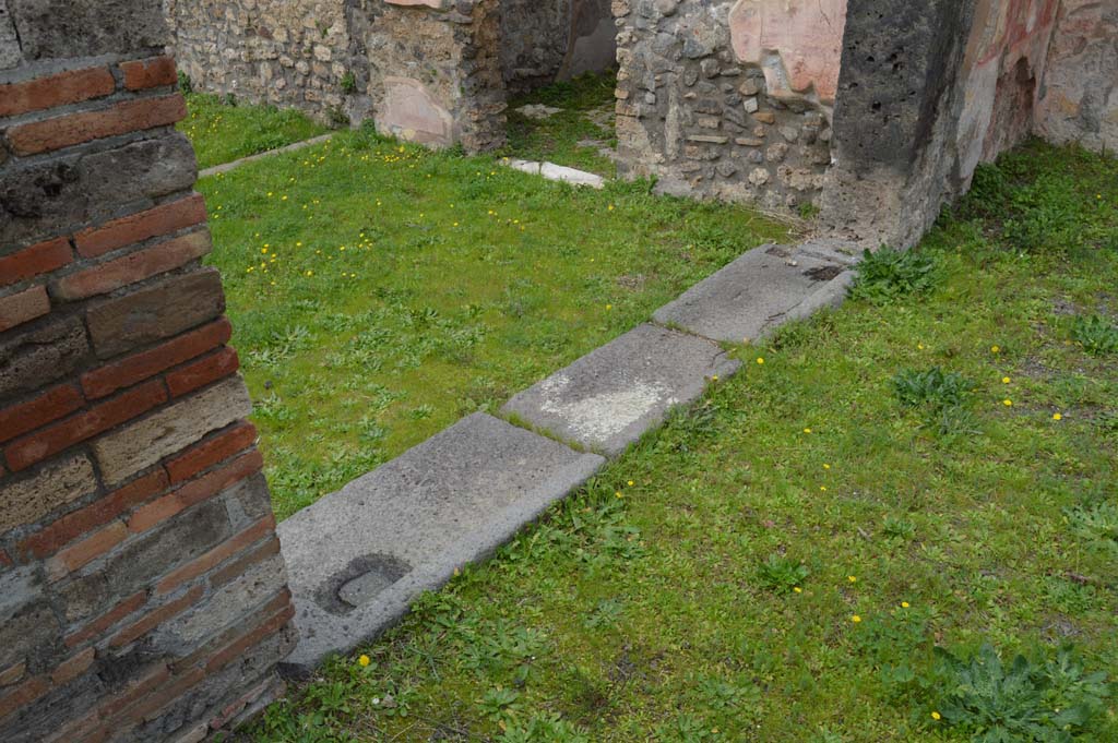 IX.5.14 Pompeii. March 2018. 
Looking west across doorway threshold from atrium towards portico k, with doorway to room L on its north side.
Foto Taylor Lauritsen, ERC Grant 681269 DÉCOR.
